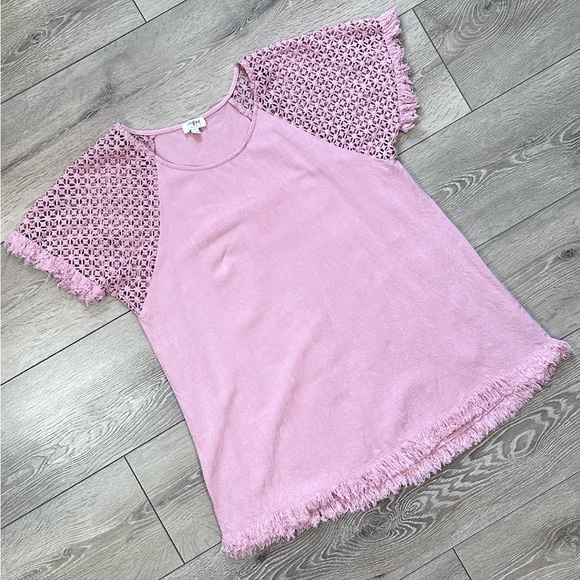 Umgee Crochet Sleeve Fringe Linen Blend Top - Picture 3 of 14